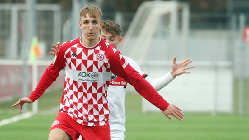 Thứ năm, cầu thủ Nelson Weiper của câu lạc bộ Mainz 05